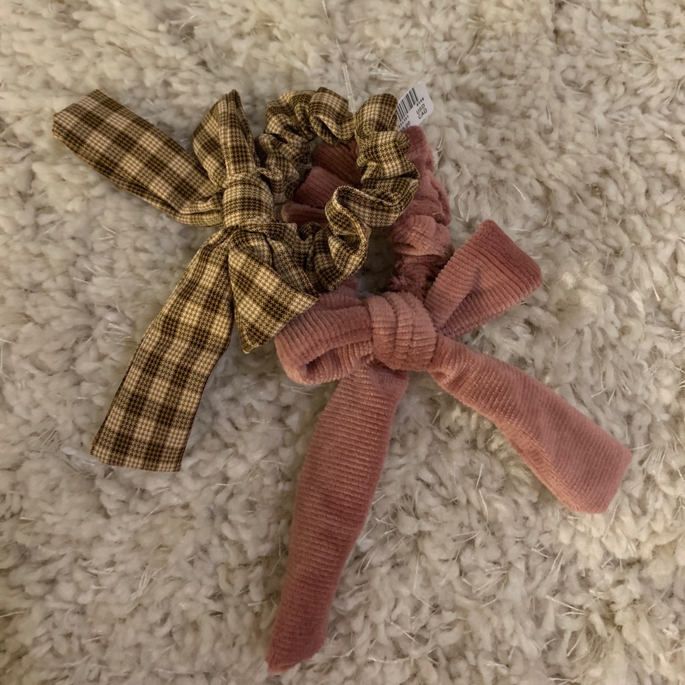 NWT rare Urban Outfitters Scrunchie Set